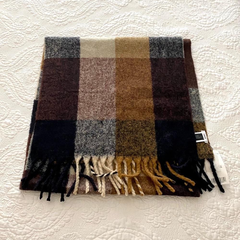 NWT Mango Plaid Scarf